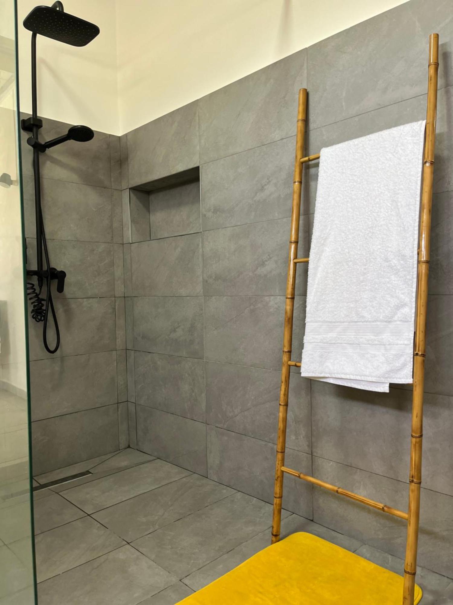 Cosy 2 Bedrooms Apts In Pereybere -Seasons Break Apartment Pereybere Beach Екстериор снимка